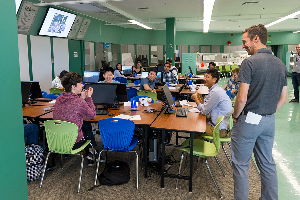 Argonne camp introduces students to big data Argonne Leadership