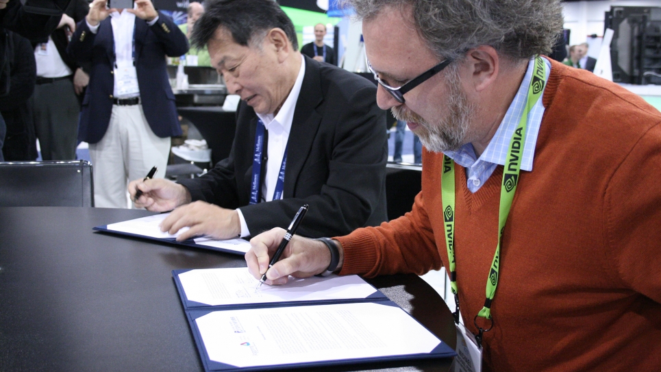  Kimihiko Hirao, Director of the RIKEN Advanced Institute for Computational Science, and Michael E. Papka, Director of the Argonne Leadership Computing Facility